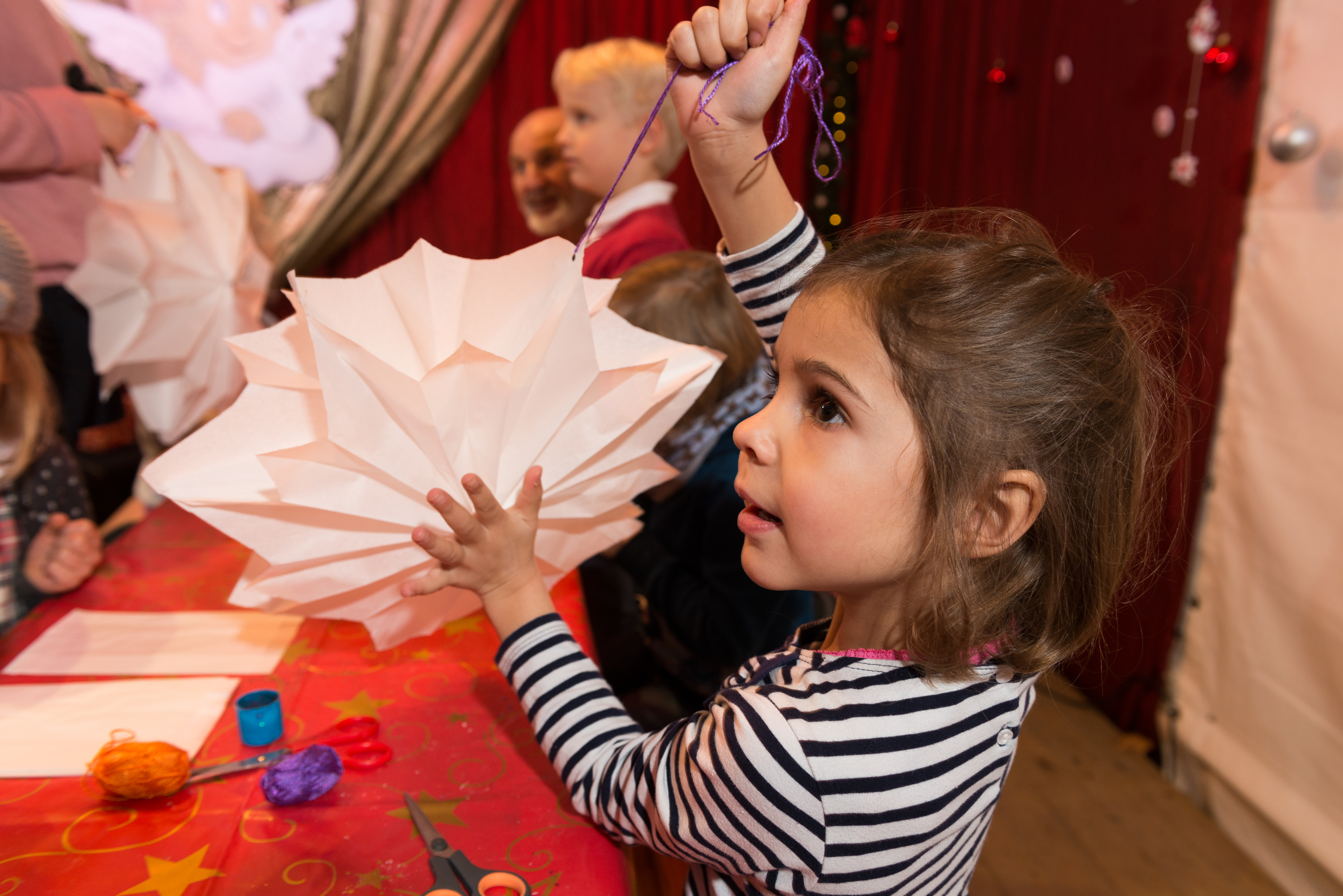 Koe-Bogen-Markt_Kinderzelt_Grosseltern_Enkel_0001