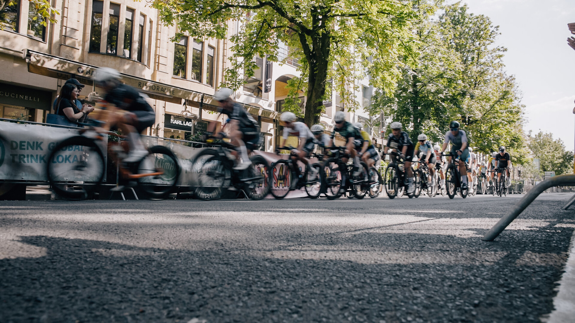 01_Sammler_01-07_Footage.04_48_54_14.Standbild126